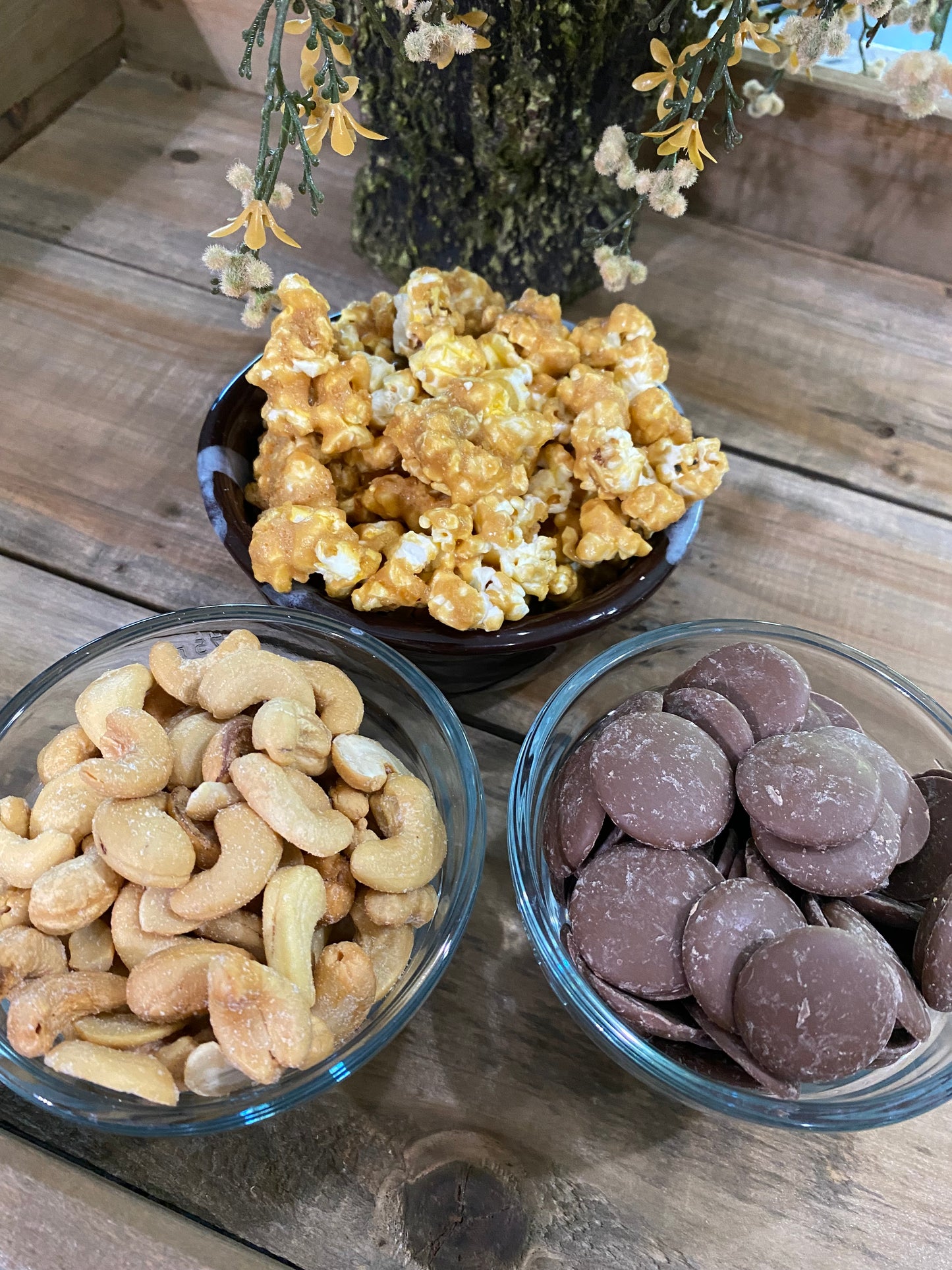 Cashew & Chocolate Drizzle Caramel Corn